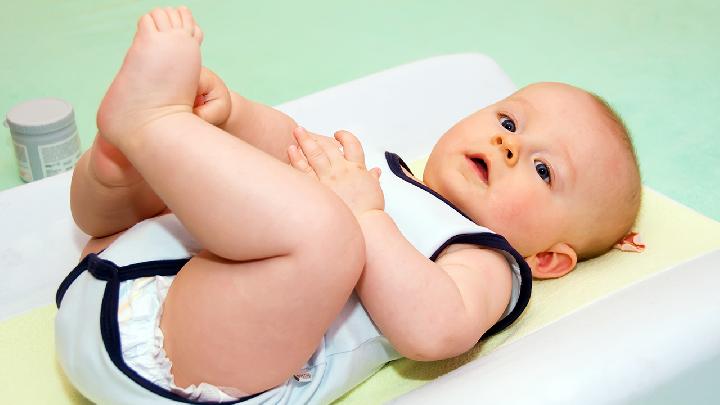 宝宝十个月的发育标准是什么